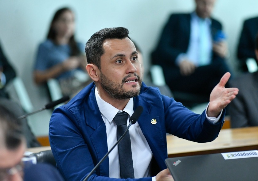 Senador Cleitinho Azevedo durante agenda oficial