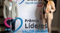 Representantes do Hospital Evangélico de Belo Horizonte durante o Prêmio Líderes Valor Saúde 2026, reconhecimento pela excelência no cuidado com pneumonia