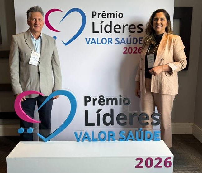 Hospital Evangélico de BH é reconhecido no Prêmio Líderes Valor Saúde 2026 Representantes do Hospital Evangélico de Belo Horizonte durante o Prêmio Líderes Valor Saúde 2026, reconhecimento pela excelência no cuidado com pneumonia