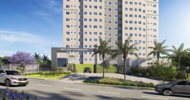 Entrada do condomínio Mata das Castanheiras, empreendimento da MRV em Contagem, com portaria e edifícios residenciais ao fundo
