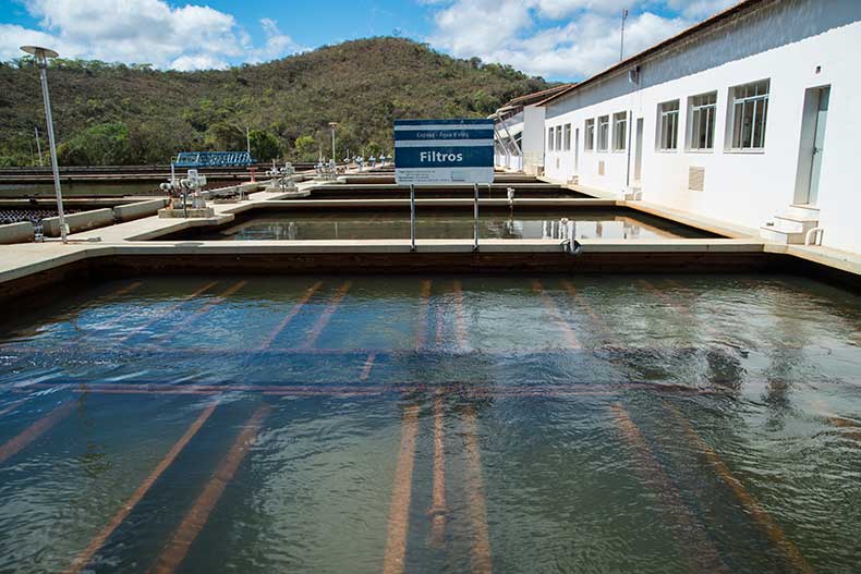 Sistema Rio das Velhas interrompe abastecimento de água na Grande BH Estação de tratamento de água do Sistema Rio das Velhas, responsável pelo abastecimento na Região Metropolitana de Belo Horizonte