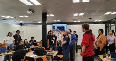 foto faculdade inovadora sala de aula