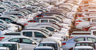 veículos carros estacionados