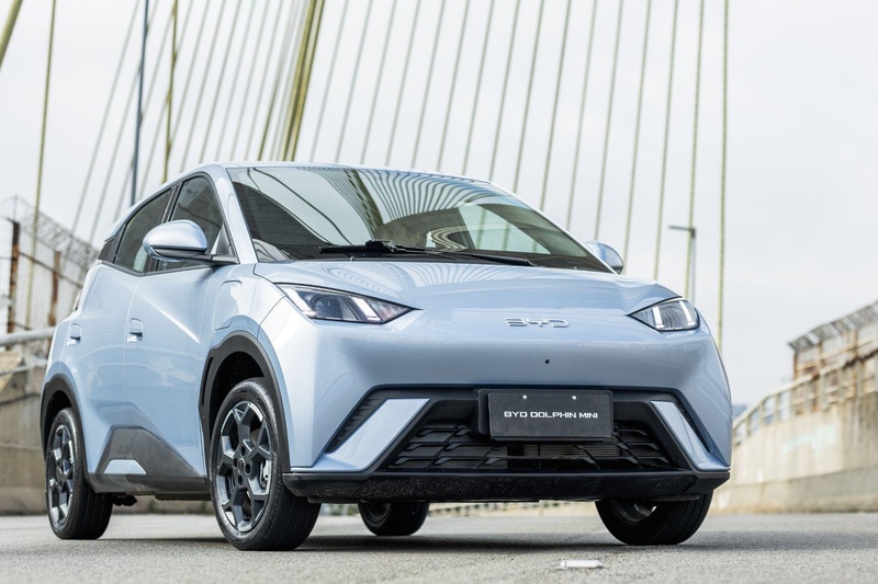 BYD Dolphin Mini impulsiona crescimento da marca no interior de Minas Gerais BYD Dolphin Mini estacionado em área urbana, modelo elétrico que integra a estratégia de expansão da montadora no mercado brasileiro