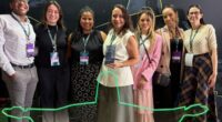 Profissionais da área jurídica da MRV&CO posam durante evento da AB2L após receberem a Certificação Infinite de Inovação Jurídica 2026, reconhecimento concedido a empresas que investem em tecnologia e modernização de processos jurídicos
