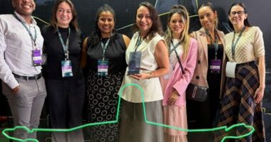 Profissionais da área jurídica da MRV&CO posam durante evento da AB2L após receberem a Certificação Infinite de Inovação Jurídica 2026, reconhecimento concedido a empresas que investem em tecnologia e modernização de processos jurídicos