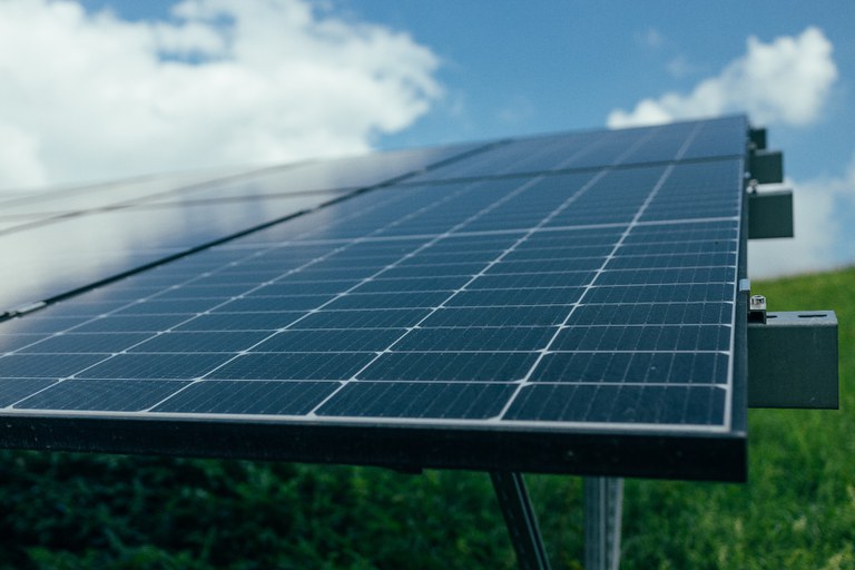 O Programa Cemig Agro Solar h prevê investimentos de até R$ milhões para fomentar a implantação de sistemas de geração de energia solar O Programa Cemig Agro Solar h prevê investimentos de até R$ milhões para fomentar a implantação de sistemas de geração de energia solar