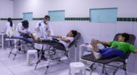 Doadores participam de campanha de coleta de sangue em unidade do Grau Educacional, em Belo Horizonte, durante ação voltada ao reforço dos estoques e à conscientização sobre a importância da doação