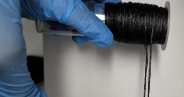 Pesquisa de universidade mineira desenvolve cabo híbrido de nanotubos de carbono criado pelo CTNano/UFMG para substituir o cobre em aplicações industriais