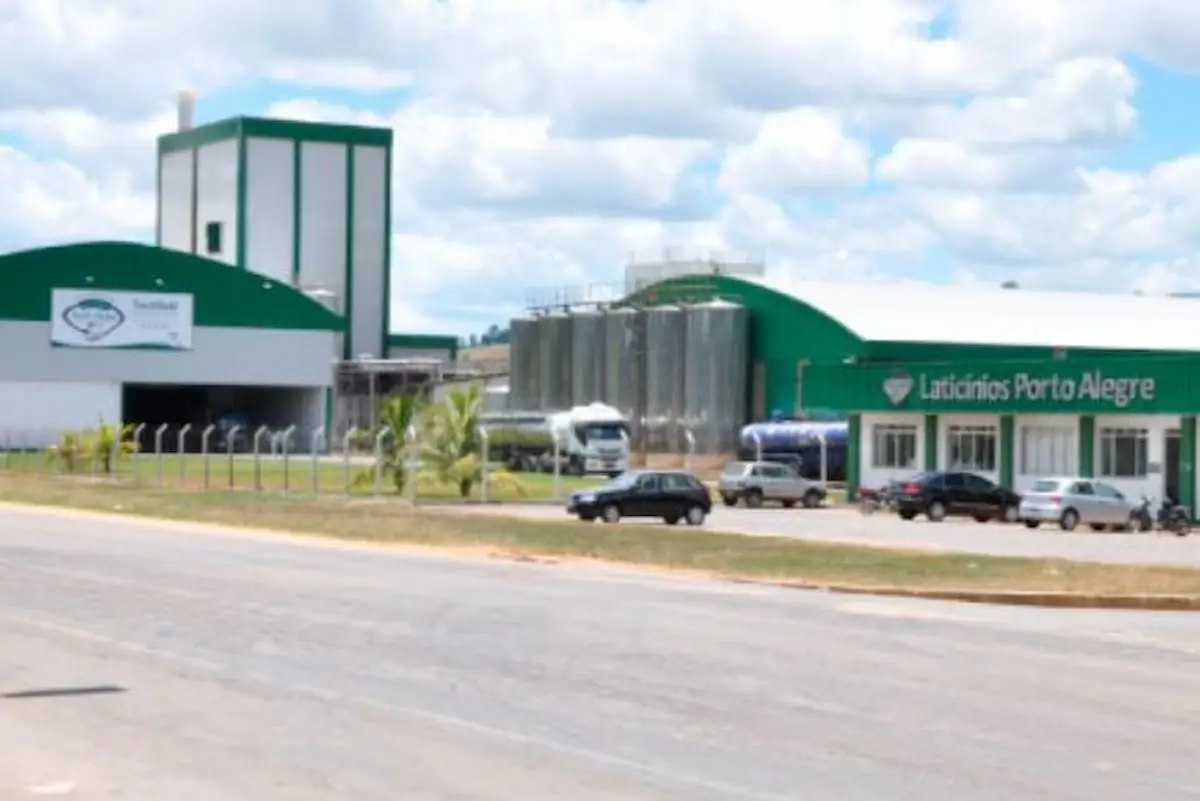 Latícinios Porto Alegre Fábrica em Mutum MG Fábrica de Laticínios Porto Alegre na cidade de Mutum MG Foto Reprodução Site Porto Alegre