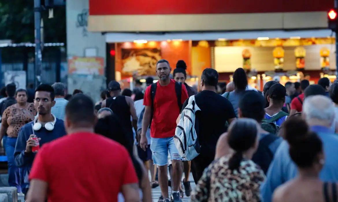 pessoas na rua Fernando Frazão Agência Brasil pessoas na rua Fernando Frazão Agência Brasil