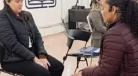 Profissionais participam de atividade de treinamento humanizado na saúde utilizando metodologia baseada em escuta e comunicação em ambiente hospitalar