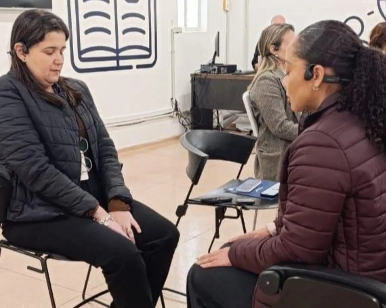 Profissionais participam de atividade de treinamento humanizado na saúde utilizando metodologia baseada em escuta e comunicação em ambiente hospitalar