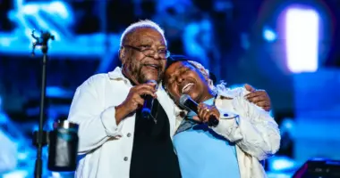 Martinho da Vila e Mart’nália dividem o palco durante apresentação da turnê Pai e Filha, espetáculo que chega a Belo Horizonte e marca a despedida do cantor das grandes turnês nacionais