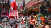 pessoas comprando em lojas de rua Foto Tomaz Silva Agência Brasil