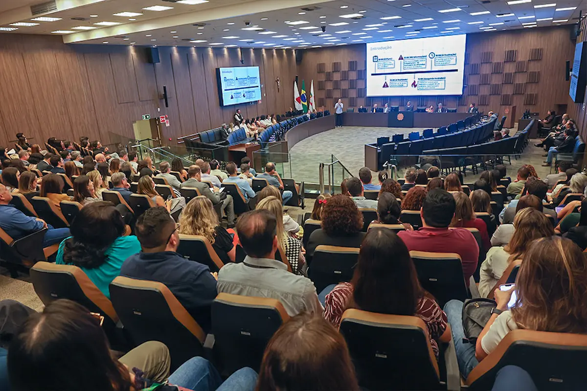 Apresentação do projeto foi voltada para magistrados secretários diretores executivos gerentes coordenadores e servidores do TJMG Foto Riva Moreira TJMG) Apresentação do projeto foi voltada para magistrados secretários diretores executivos gerentes coordenadores e servidores do TJMG Foto Riva Moreira TJMG)