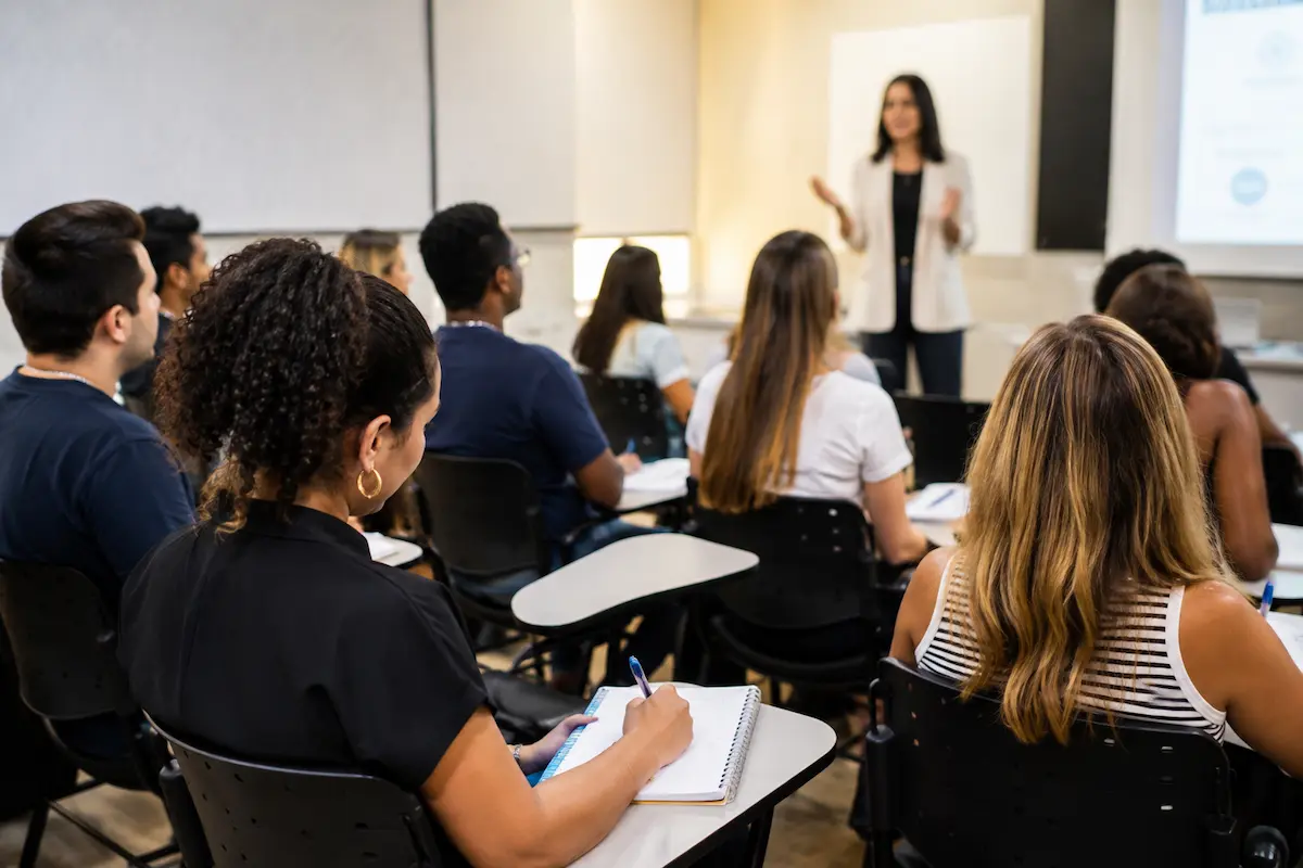 Curso de capacitação Imagem feita com IA () Curso de capacitação Imagem feita com IA ()