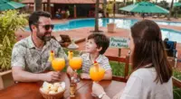 Família aproveita momento de lazer em pousada de Minas Gerais durante as férias de julho