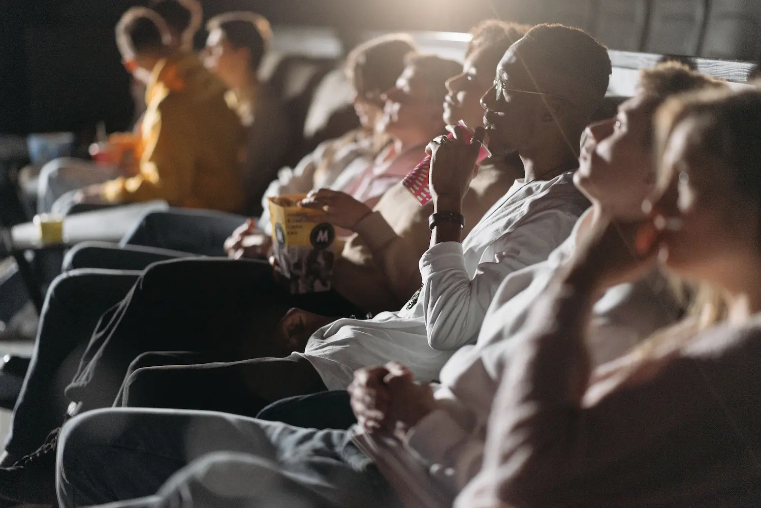 Semana do Cinema oferece ingressos promocionais em todo o Brasil Público assiste a uma sessão de cinema durante a Semana do Cinema, campanha que oferece ingressos promocionais em salas de todo o país