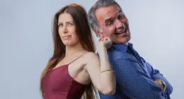 Humberto Martins e Aline Muller posam lado a lado para divulgar a peça de comédia Psicóloga Segundo Meu Psiquiatra